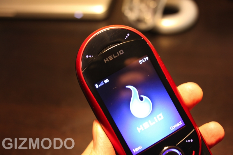 Illustration for article titled Ocean 2 Review (Verdict: A Great Phone If It Were 2007)